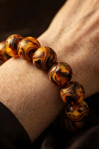 Tortoiseshell-effect clay bead bracelet
